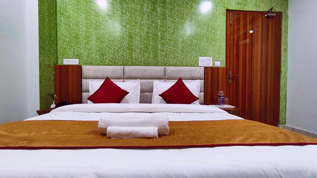Spring Sky Haridwar By Shrigo Hotels Buitenkant foto